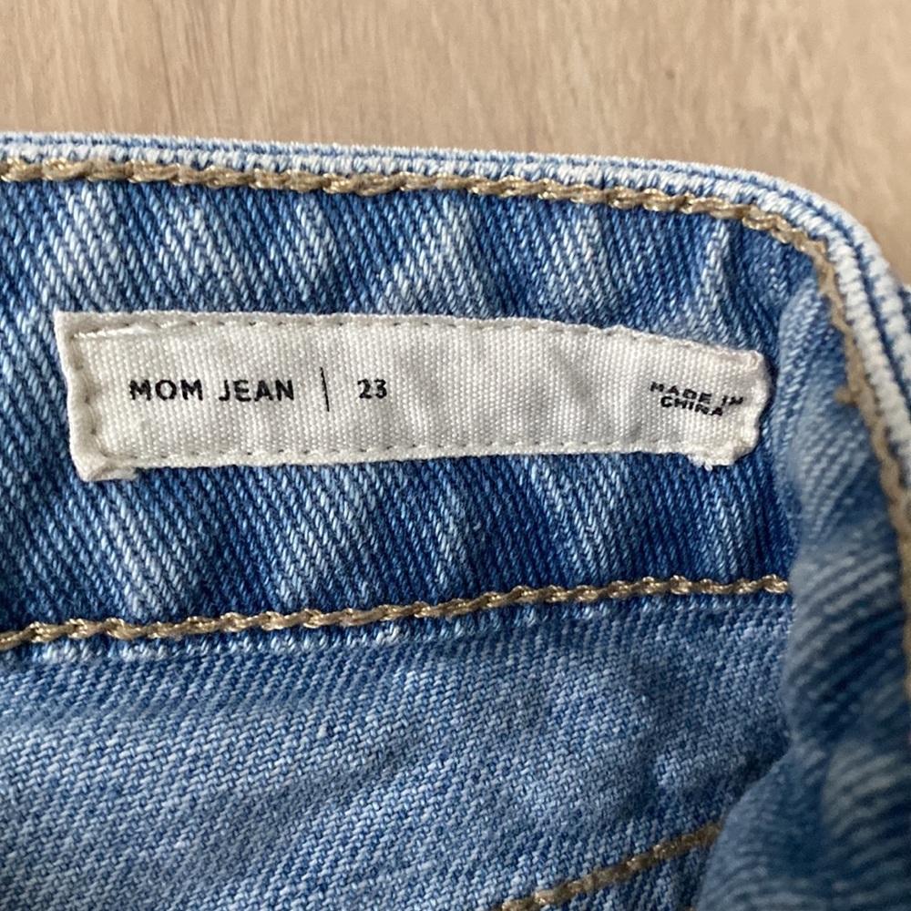 PacSun Light Washed Raw Hem Ripped Mom Jeans - Picture 6 of 7